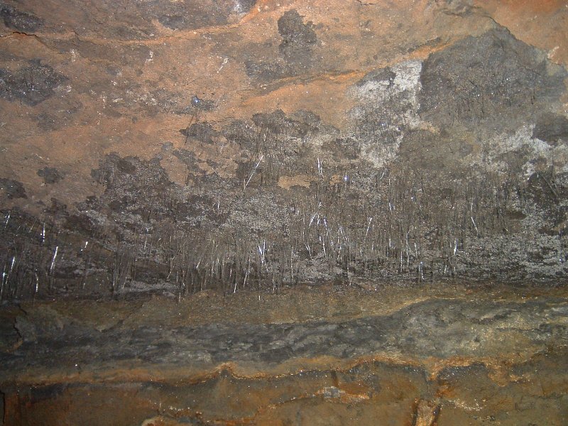 sc_prouds_working_crystals.jpg - Crystals growing from the roof, they do look much more impressive in the flesh.