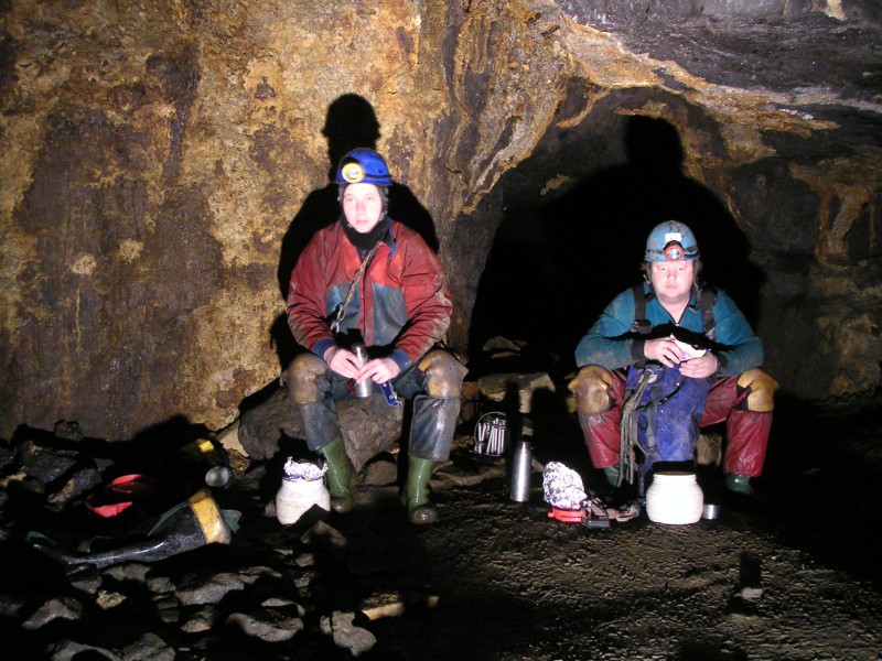 sc_linch_gypsumcorner.jpg - Lunch at Gypsum Corner, a rather miserable affair judging by our looks.