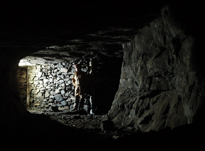 Image1.jpg - Flats and pack walling past the tub.