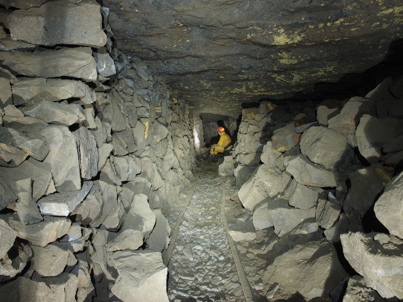 P7246240.JPG - Further down the level from the blind sump, and different camera settings.