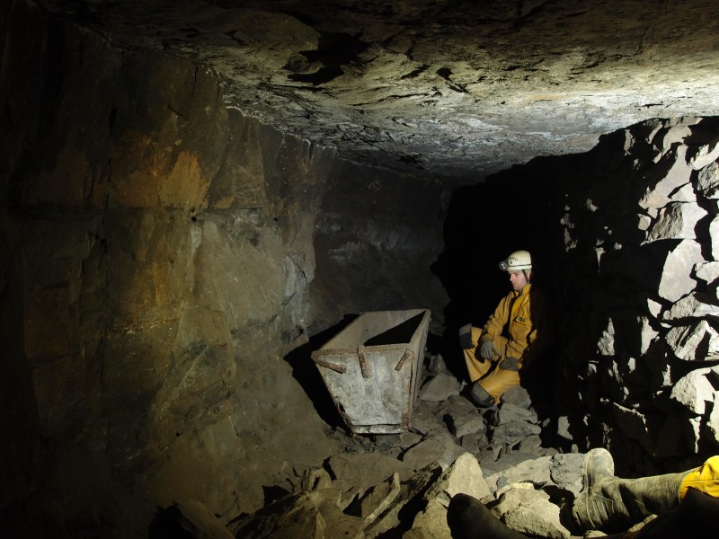 P7246254.JPG - Playing with light postions and camera settings. Tub with no wheels.