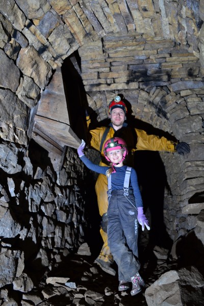 DSC_0295.JPG - Arching and hopper near the ventilation door.