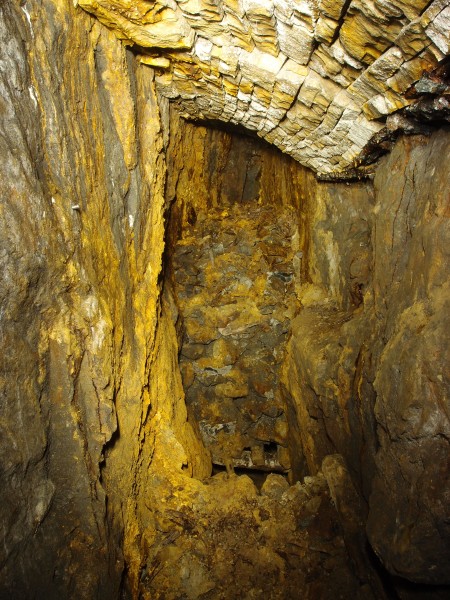 P5243023.JPG - Second sublevel, looking south.