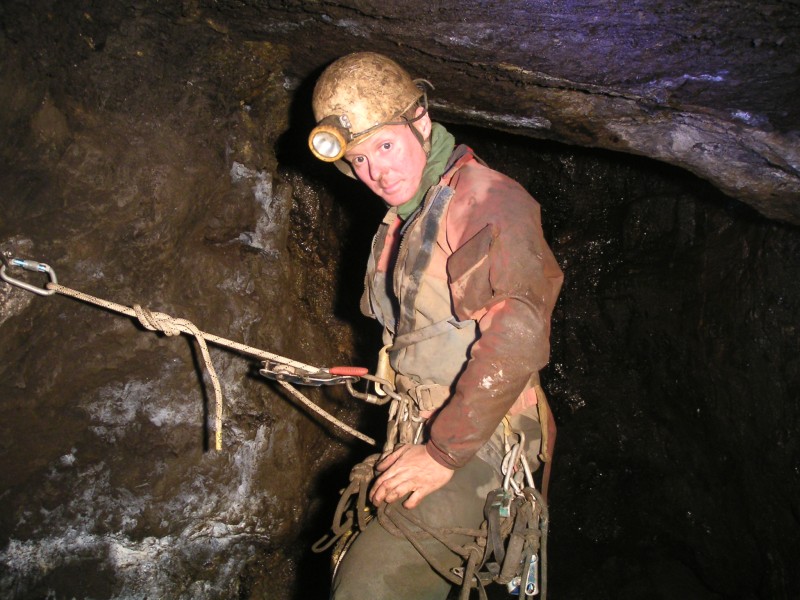 sc_sublevel1_shaft2sublev2.jpg - Phil rigging up the shaft.