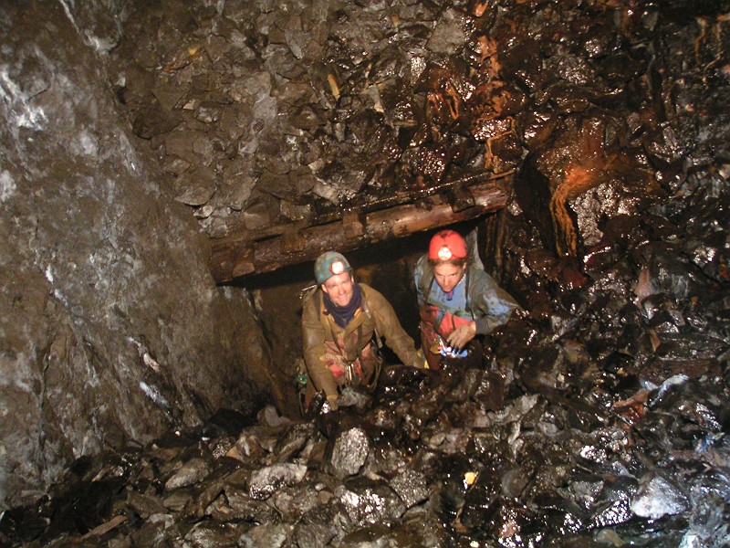 sc_sublevel1_stopes1.jpg - Just past the first ore truck you climb out onto this dead filled field.