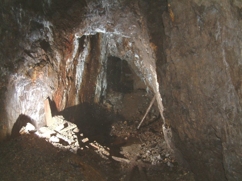 sc_boggshaft1.jpg - After lunch, time for photographic experiments.