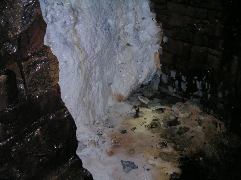 sc_calciteflow_browgillvein.jpg - Along the Longcleugh Vein, an impressive calcite flow with cave pearls or should it be mine pearls?