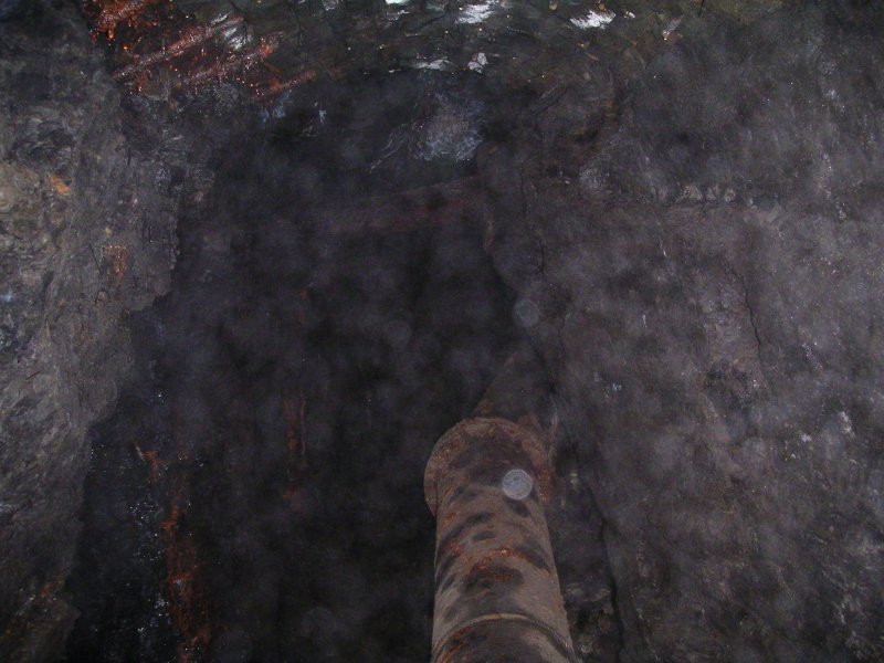 sc_middlecleughlevel_pastboggshaft1.jpg - The water pipe going of towards Bogg Shaft. The next photos are dull as we did not bring all our gear up to this part of the mine.