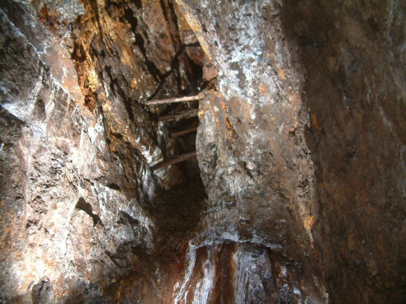 sc_roofofworkingspastboggshaft2.jpg - More workings in the roof.