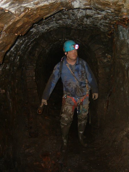 sc_middlecleugh_2nd_sunvein1.jpg - Passage in the Middlecleugh Scenod Sun Vein.