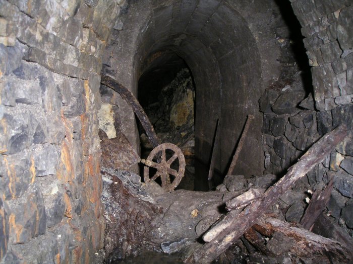 mcssv_barrow_wheel.jpg - Further along and we came to these artifacts, the remains of a shovel and barrow wheel.