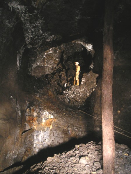 sc_stopetop2.jpg - A shot of the stope that we climbed up into.