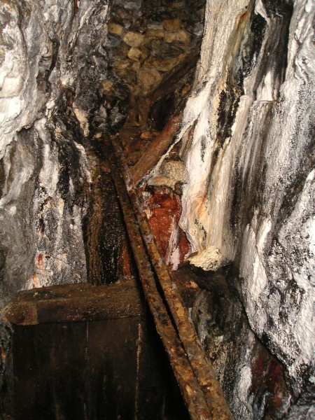 lc_lcv_sublevel_acrossshaft.jpg - The sub level end, marked by the shaft.