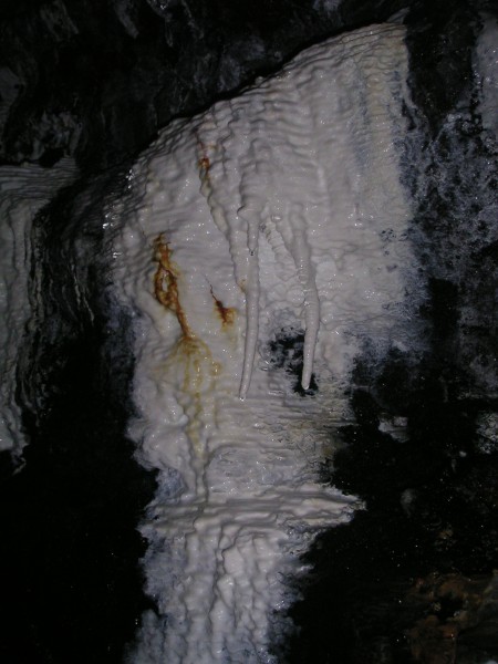 sc_mcssvs_high_level_calciteflow.jpg - A large calcite flow in the higher level stopes reached from the intersecting stope.