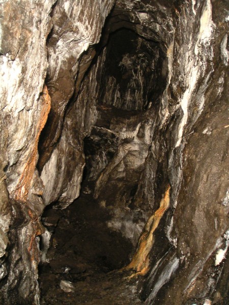 sc_mcssvs_high_level_stope.jpg - Looking down the high level stope. Typical of all the stopes in this area, heavy with calcification.