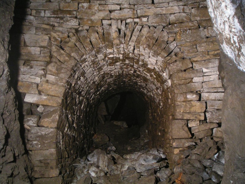 sc_mcssvs_xc_northdogleg_exit.jpg - Arching in the second cross cut which follows the Longcleugh Vein connecting it to the Middlecleugh Second Sun Vein.