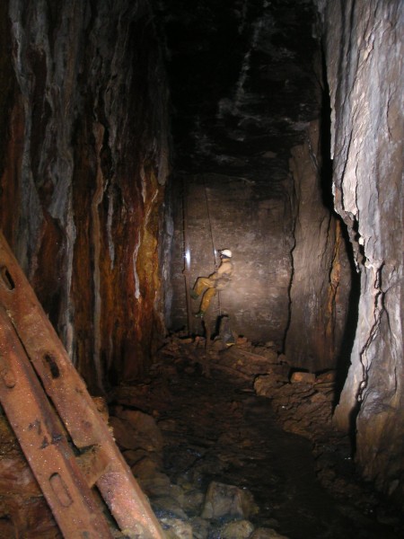 sc_hydrashaft_karli.jpg - Karli coming in to land.