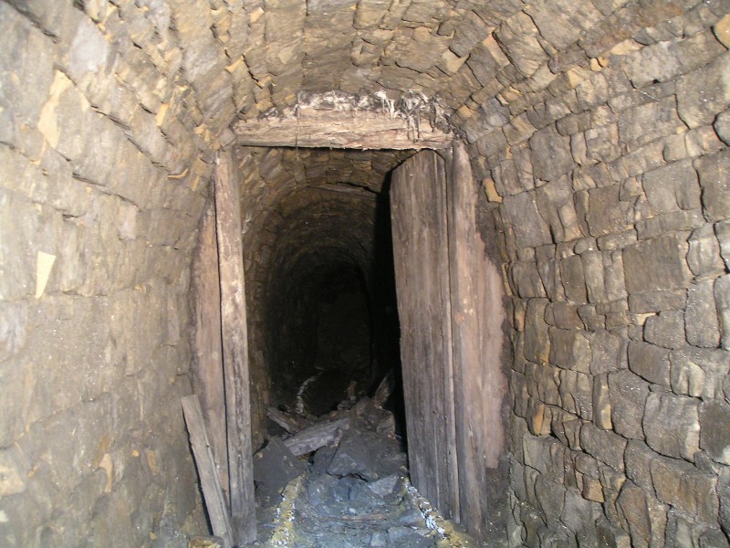 sc_wf_sl_ventdoorB_1.jpg - The first ventilation door.