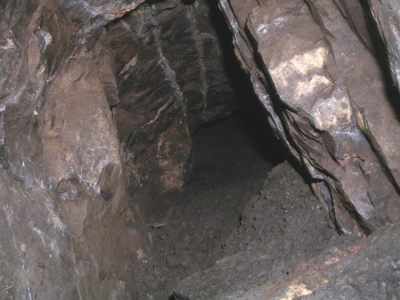 sc_longcleughv2ballroom1.jpg - The collaspse along the Longcleugh Vein headingtowards the Ballroom. The planks can just be made out left of centre.