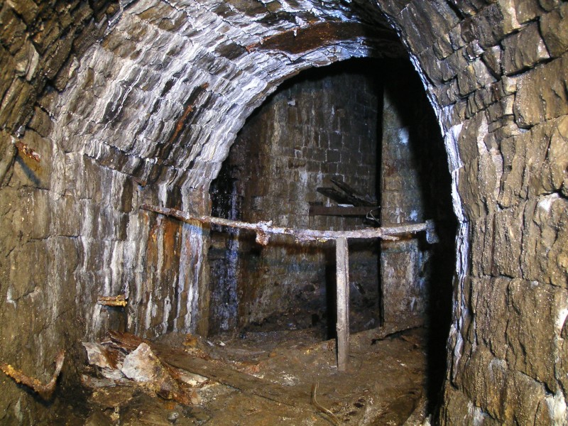 sc_barronsump_22m_viwfromlev3.jpg - Looking into the intersection with Barron's Sump, from the level.