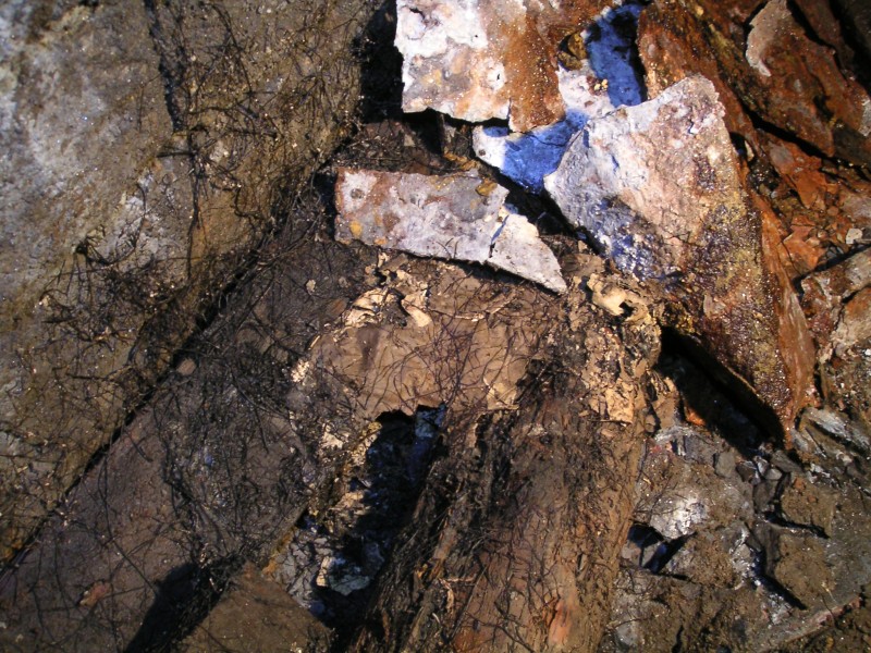 sc_barronsump_paper.jpg - In the level approaching the sump various remains could be seen. In the top right hand side there is metal sheeting, and in the middle the remains of what looks like paper or maybe cloth.