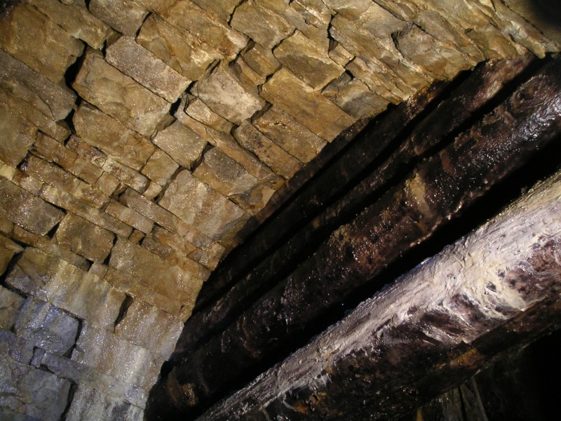 sc_sublevel_atk_arch_wood1.jpg - Wooden shuttering across the arching at the bottom of Atkinson's Sump.