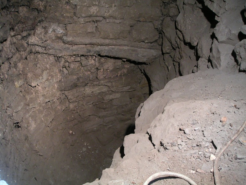 sc_letterboxsump_continuation1.jpg - Continuation of the sump, here is bends under itself to emerge in the chamber connected with the second sublevel.