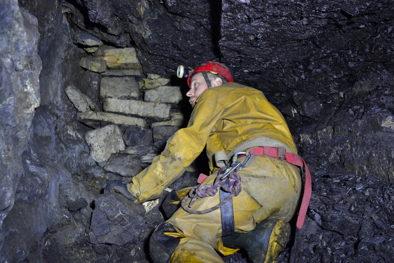 DSC_0833.JPG - Southern tip of the stope. Sealed with stonework.
