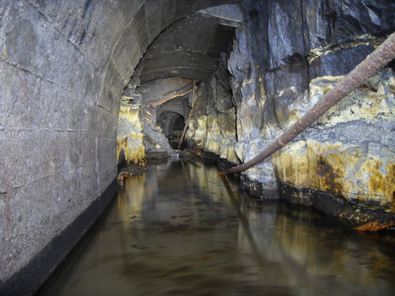 20_crosscut_hl_west.jpg - Concrete arching, Middlecleugh Second Sun Vein - west end.