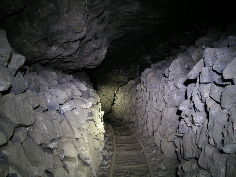 sc25_scflatswalling2.jpg - Walling made from deads, in Smallcleugh Flats.