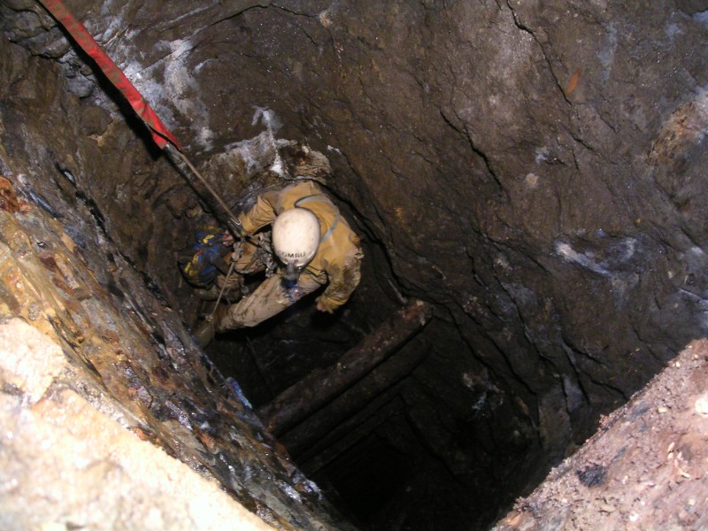 sc_atkinsons_gardening1.jpg - Sump, on the Longlceugh Vein near Barron's Sump.