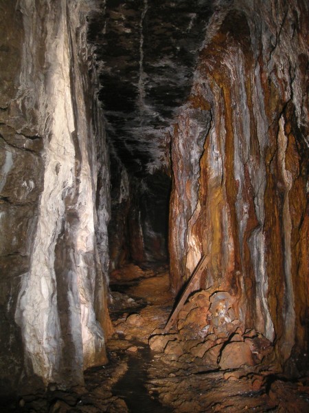 sc_flatbelow_hydrashaft2.jpg - The flats below Elliott's String.