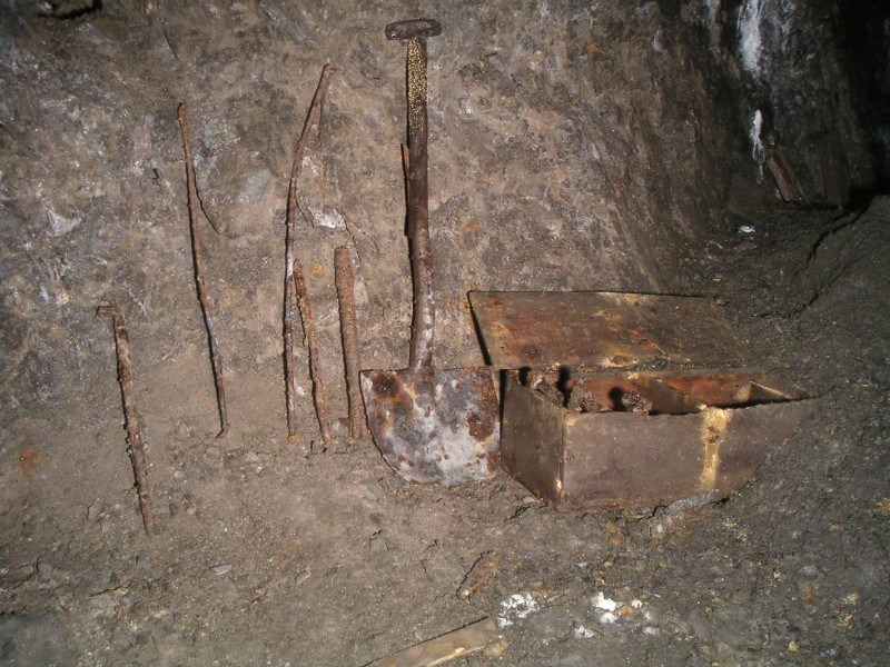 sc_stopes_middlecleugh_northvein_artifacts1.jpg - Tools and box, Middlecleugh North Vein, past bog Shaft.