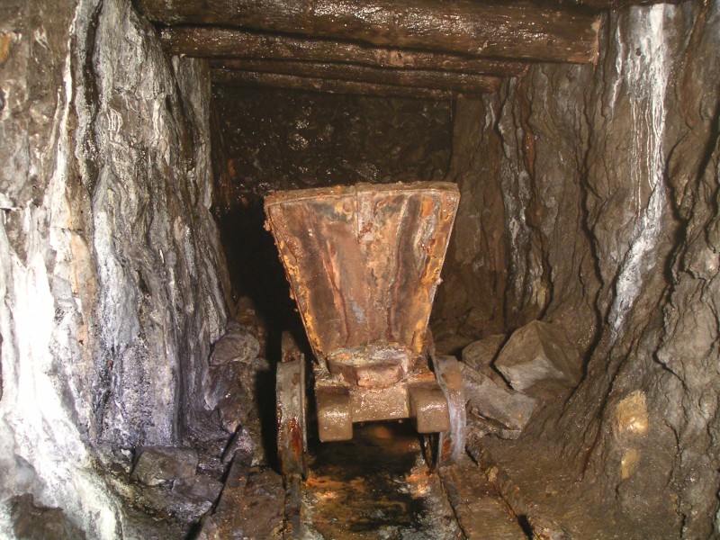 sc_sublevel1_oretruck1.jpg - Ore truck, Longcleugh Vein - west end, above the main horse level.