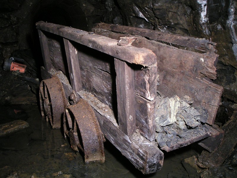 wgs18_oretruck3.jpg - The wooden ore truck.