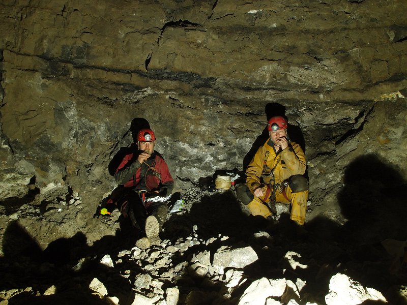 P6113827.JPG - Lunch among the witherite pockets.