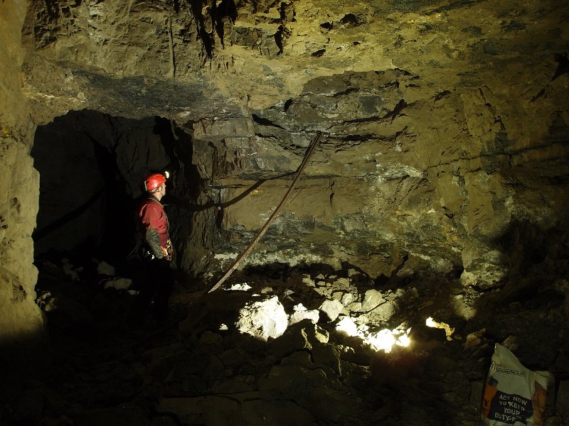 P6113828.JPG - Witherite pockets at the north east end of the flats.