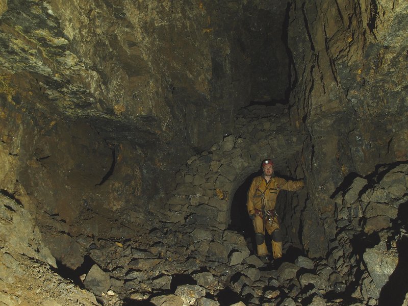 P6113837.JPG - Archway in the flats.