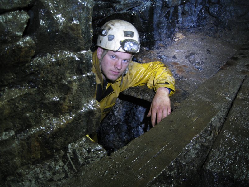 19_sublevelcalrise-spete-11-42.jpg - 11:42: Student Pete, miserable pose again.