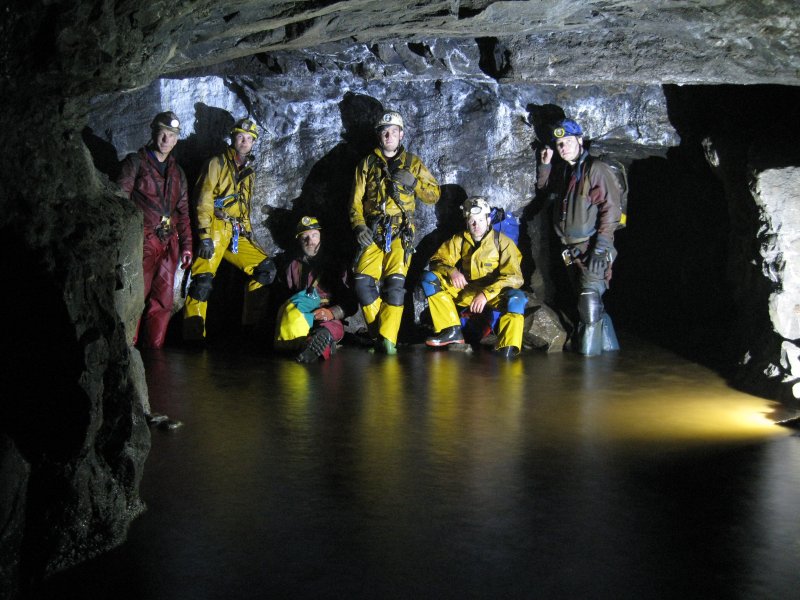 36_bh_engineshaftjunc-17-51.jpg - 17:51: Well and truly in Brownley Hill now. The Engine Shaft junction, on the Wellgill Cross Vein. Is it me or are more and more people starting to sit in these photos?