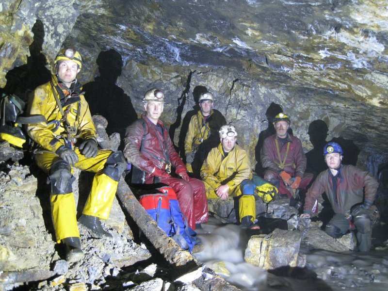 37_nbh_sumpfrom_bh-18-08.jpg - 18:08: Just climbed down onto the Nentsberry Haggs horizon on the Wellgill Cross Vein. Definately more and more people sitting.