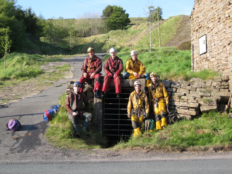 42_nbh_adit-19-09.jpg - 19:09: Nentsberry Haggs Adit, back out into brilliant sun shine. GAME OVER...