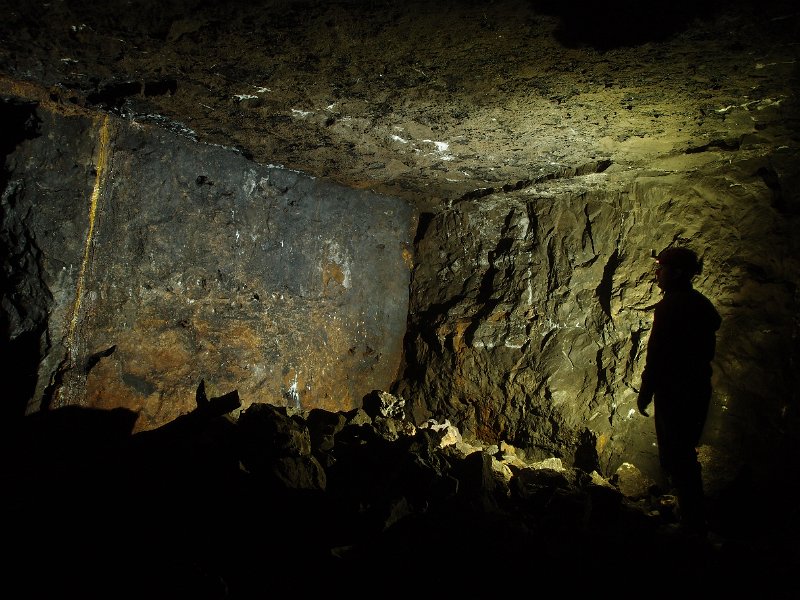 P4023421.JPG - A very square cut out in the large flat.