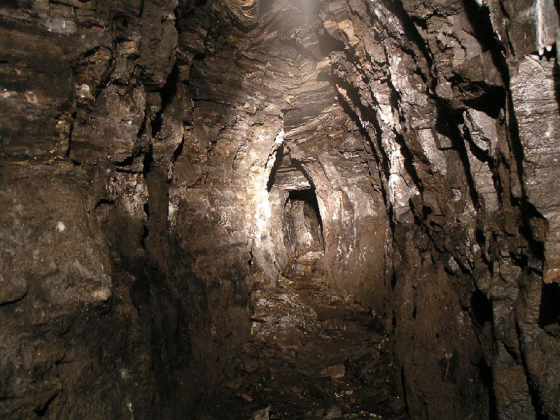 rg_jirwins_xc4.jpg - Towards the end of the crosscut, things are starting to look better.