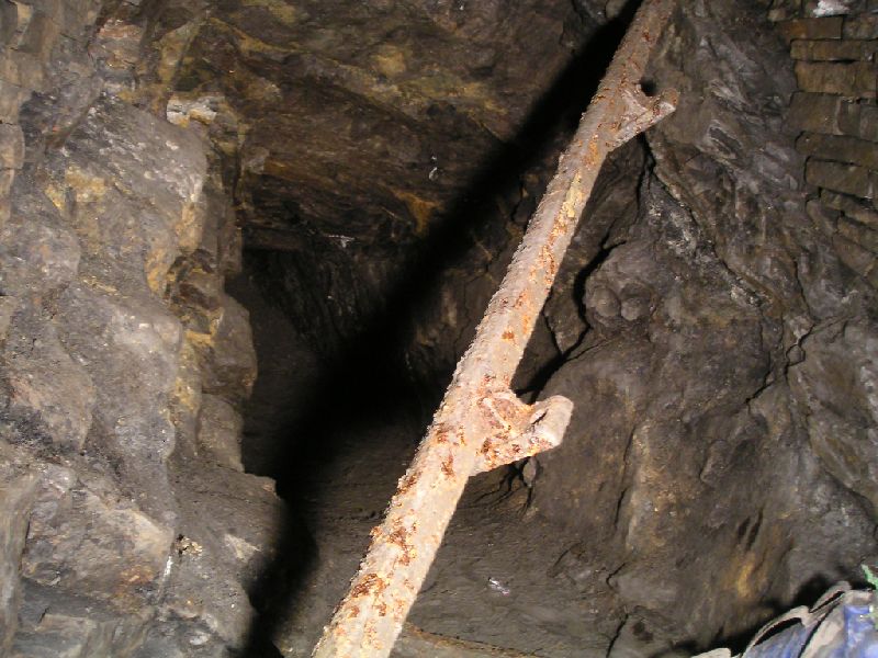 sc_ne_handsome_anchorforsump.jpg - Towards the end of the level you reach the sump that drops down into the sub level. This rail was used to anchor our rope to.