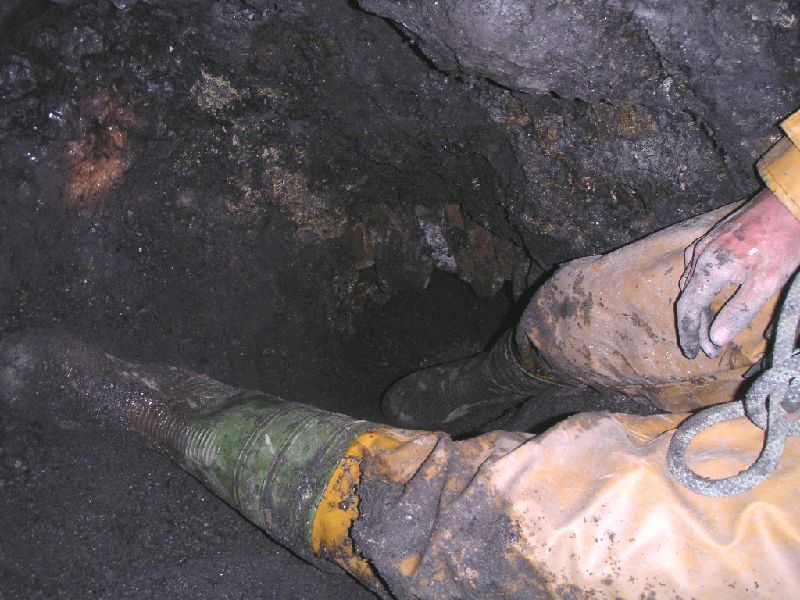 sc_ne_handsome_collapse1.jpg - Inside the collapse cavity, looking towards the exit, it is still too small to get through.