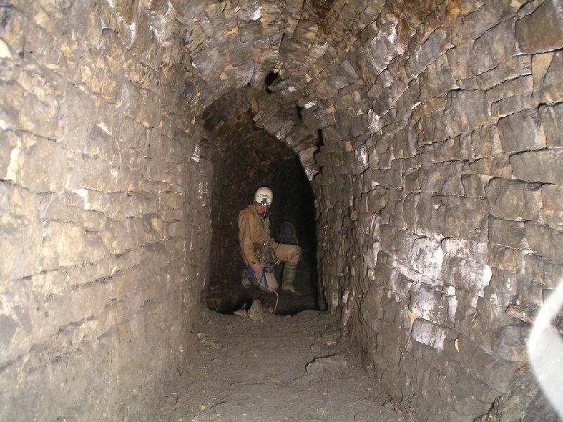 sc_sublev_shaft2rampgill_rigging.jpg - Rigging the second shaft.