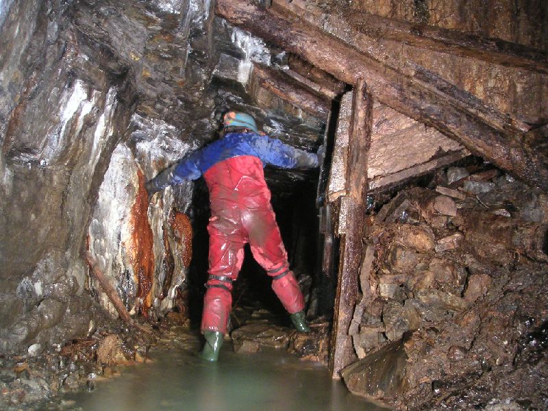 rg_oreshoot.jpg - Exiting into Hanginshaw Level of Rampgill from the ore shoot in Proud's Workings.