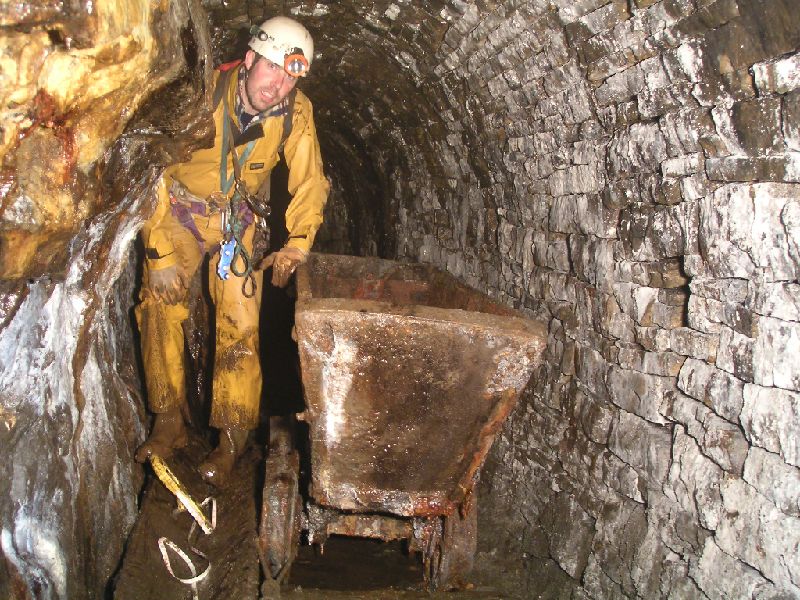 ss2sc_slev1_oretruck.jpg - Alistair by the intact ore truck, just past the ore chute.