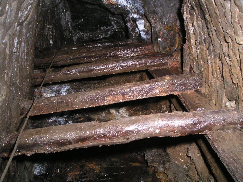 ss2sc_slev2_uporeshoot.jpg - In the second level looking up the ore chute.